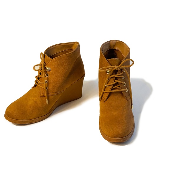 Mossimo Brown Velvet Booties - Picture 3 of 3